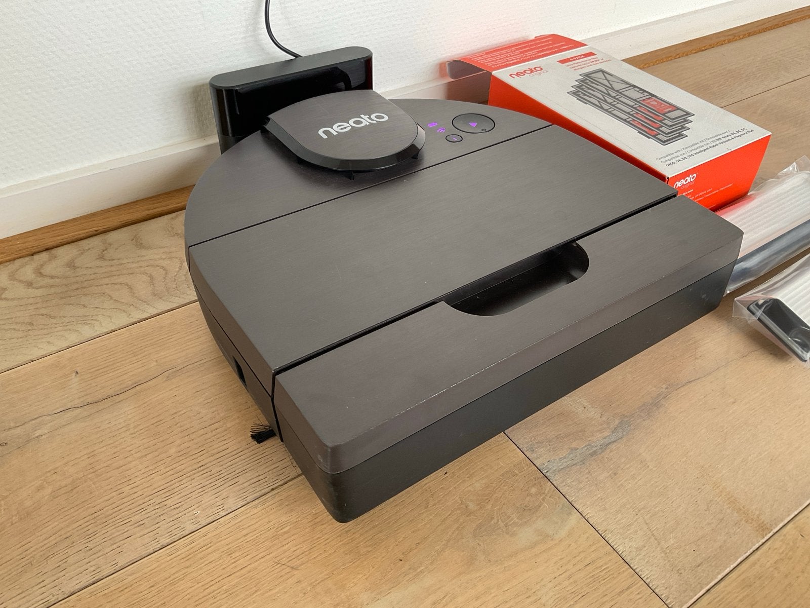 Neato D800 Robotstofzuiger met storing, Witgoed en Apparatuur, Stofzuigers, Ophalen of Verzenden, Robotstofzuiger, Bedienbaar via app