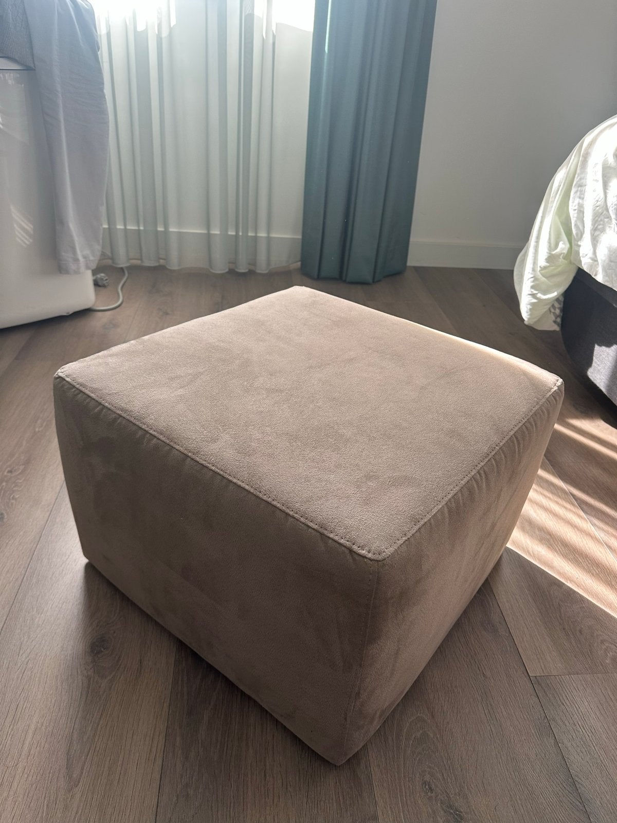 Comfortabele poef - Beige, op wielen, merk Natuzzi, Ophalen, Gebruikt, Vierkant, Stof