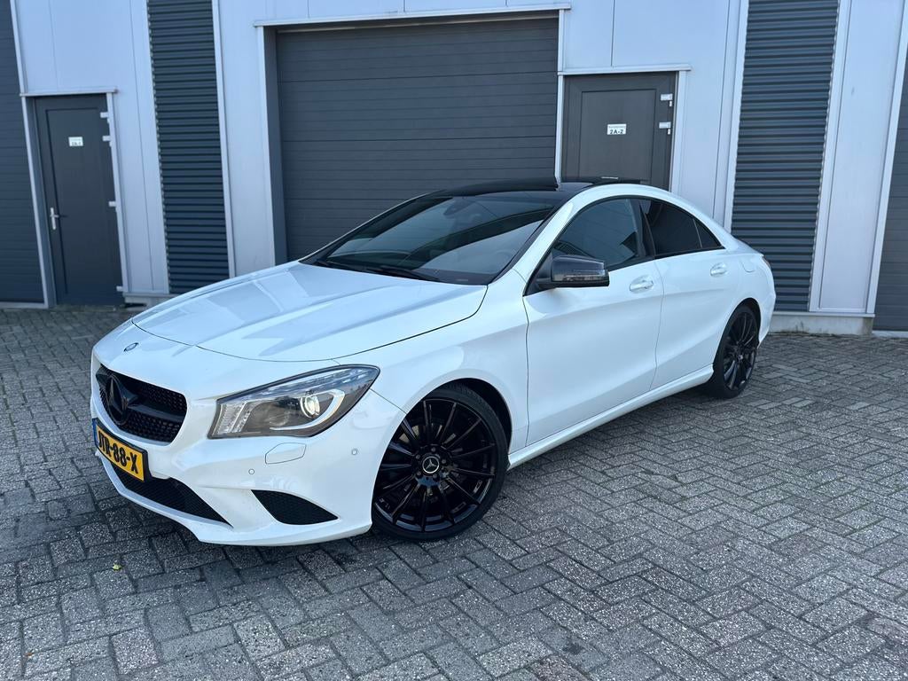 Mercedes-Benz CLA 180 AMG Night Edition Plus, Voorwielaandrijving, CLA, 4 cilinders, Leder en Stof