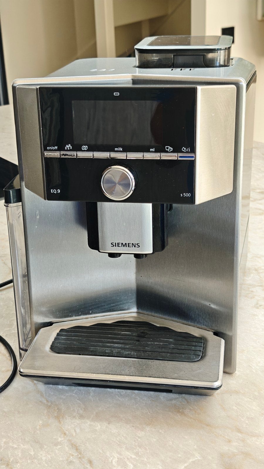 Siemens EQ.9 S500 koffiemachine - soms storing, Witgoed en Apparatuur, Koffiezetapparaten, Afneembaar waterreservoir, Gebruikt