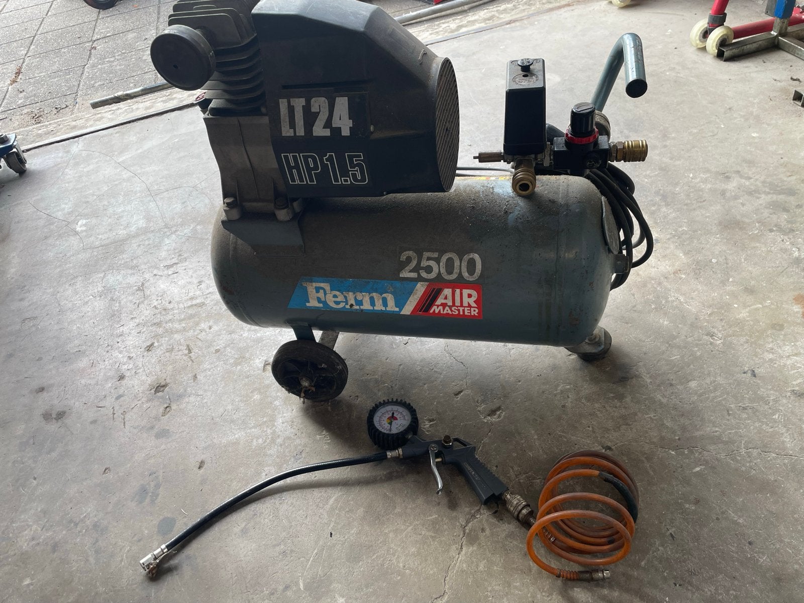 Ferm Air Master LT24 HP1.5 Compressor - Defect, Doe-het-zelf en Verbouw, Ophalen, Gebruikt, 6 tot 10 bar, 25 tot 100 liter