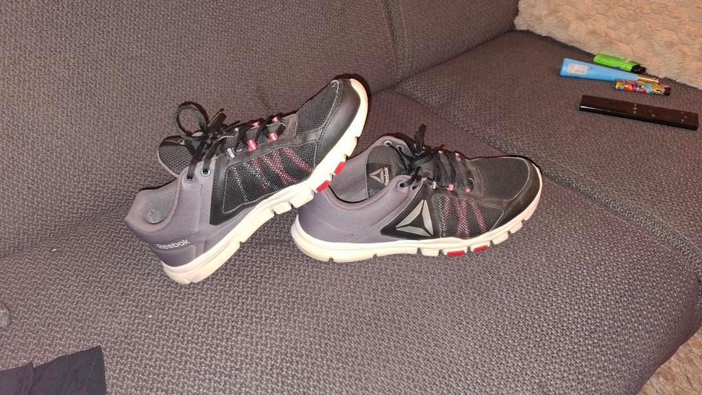 Reebok sportschoenen zwart/grijs mt 43 - perfecte staat, Sport en Fitness, Loopsport en Atletiek, Overige typen, Ophalen of Verzenden