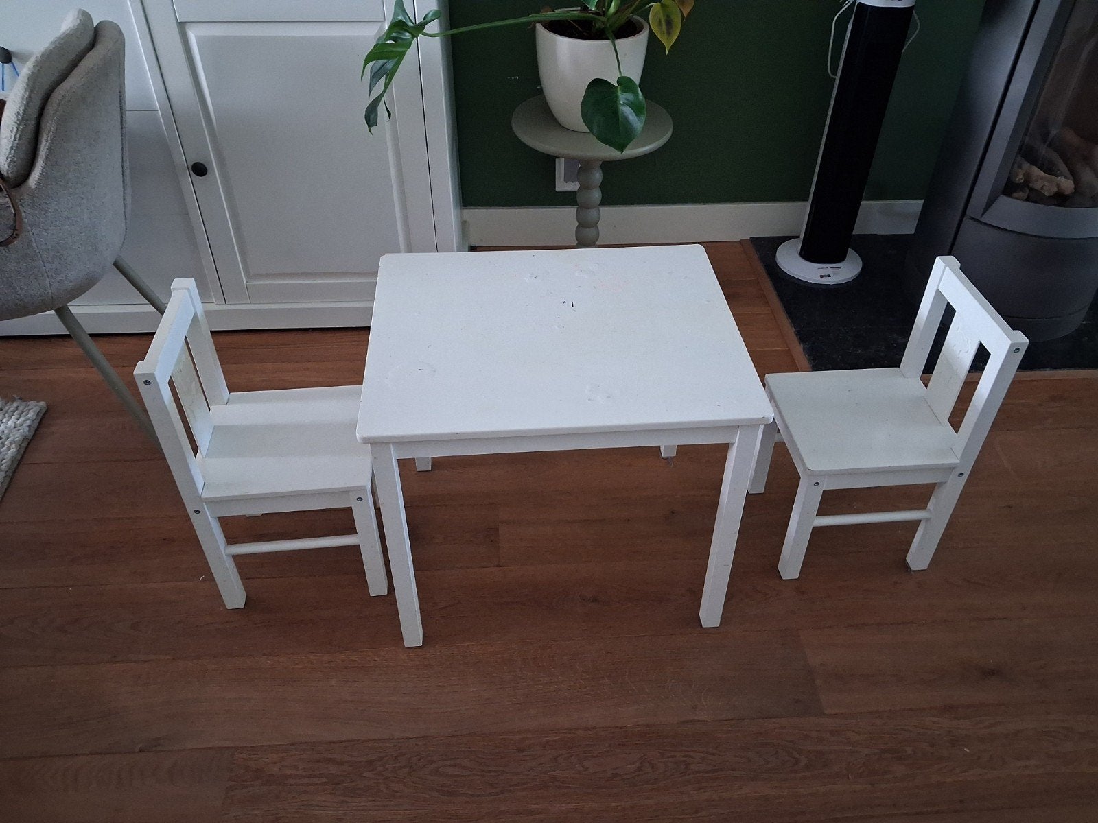 IKEA LÄTT Kindertafel met 2 stoeltjes wit, Kinderen en Baby's, Kinderkamer | Tafels en Stoelen, Ophalen of Verzenden, Gebruikt