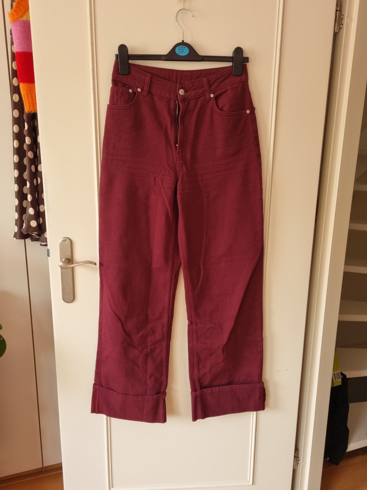 ASOS DESIGN bordeauxrode jeans met omslag, maat 38, Maat 38/40 (M), ASOS DESIGN, Nieuw, Ophalen of Verzenden
