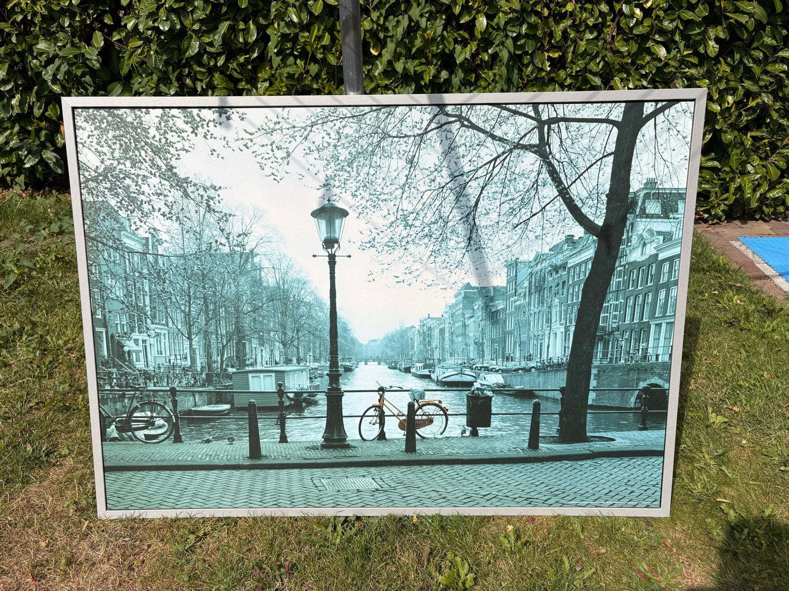 Schilderij Amsterdamse grachten met fiets en lantaarnpaal, Ophalen, Doek, Realistisch, Print