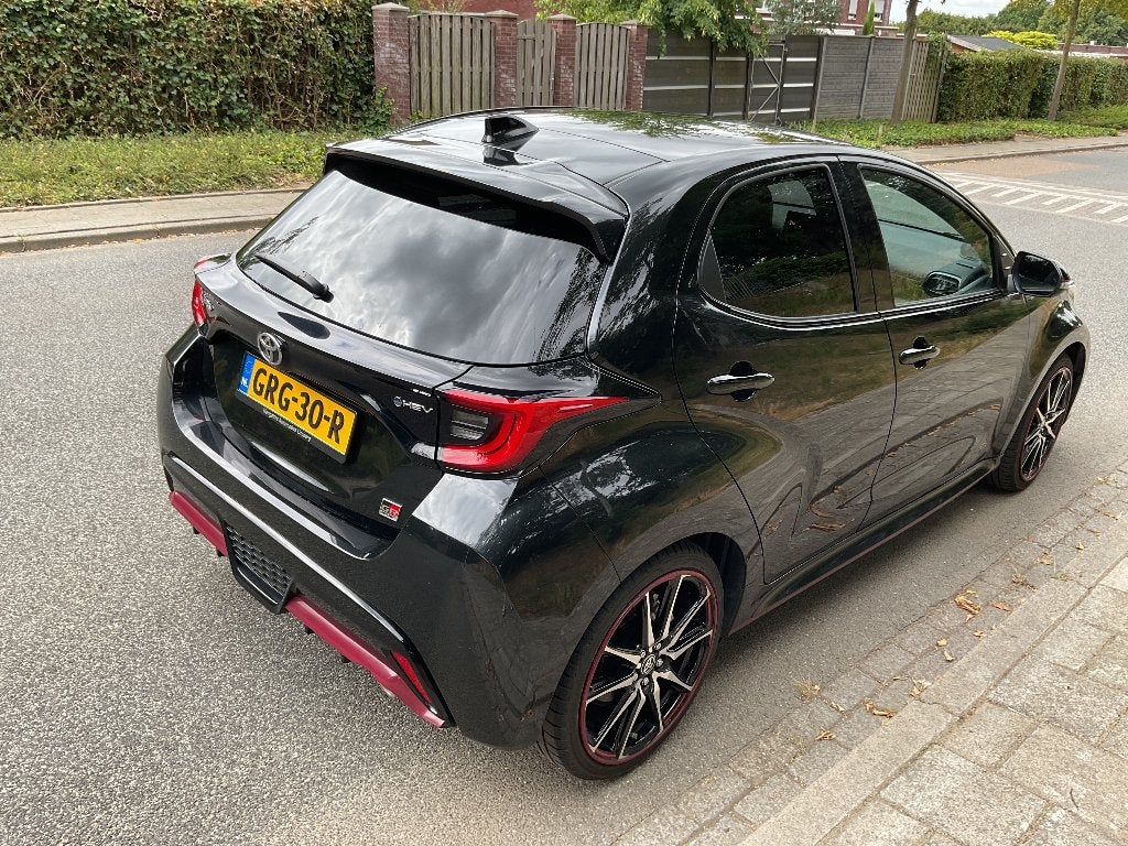 Foto 4 van Toyota Yaris 1.5 Hybrid 116pk CVT 2024 Zwart