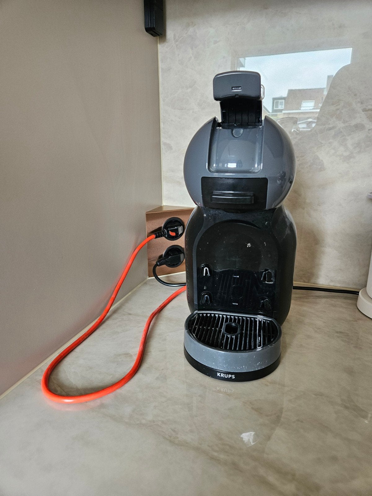 Dolce gusto koffie apparaat, Ophalen, Koffiemachine