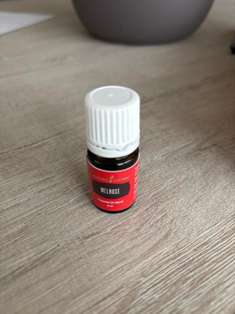 Young Living Melrose Essentiële Olie Blend 5ml, Sieraden, Tassen en Uiterlijk, Ophalen of Verzenden, Nieuw, Bodylotion, Crème of Olie