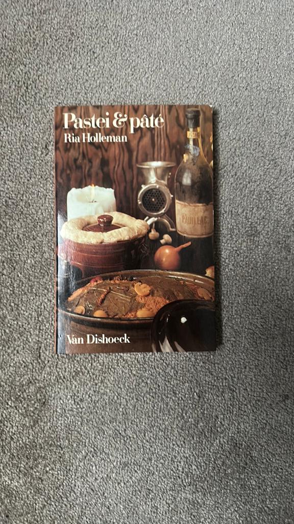 Pastei & Pâté recepten boek.  Van Ria Holleman, Ophalen of Verzenden, Zo goed als nieuw