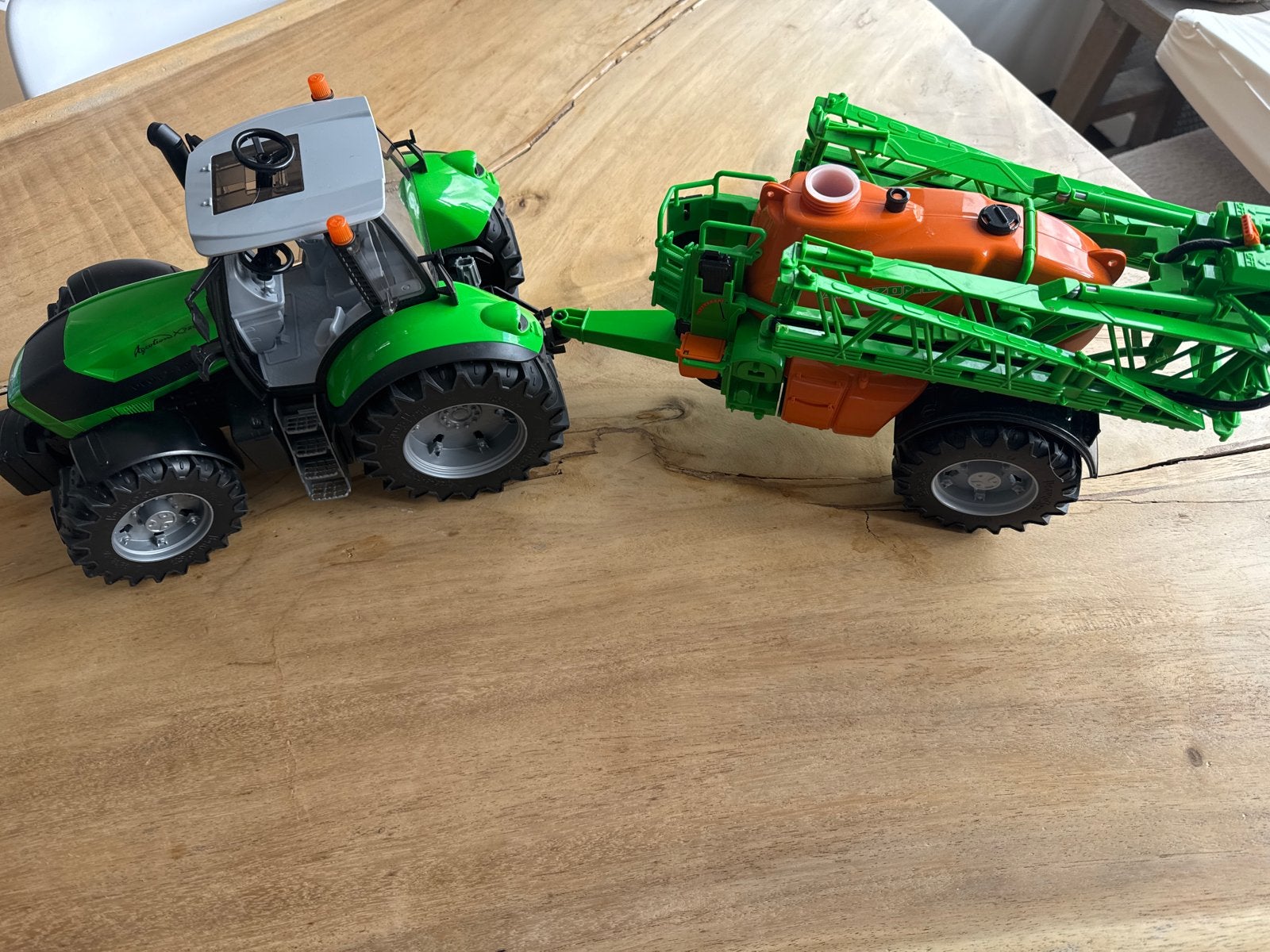 Bruder Deutz-Fahr tractor met Amazone UX 5200 spuit, Ophalen, Gebruikt