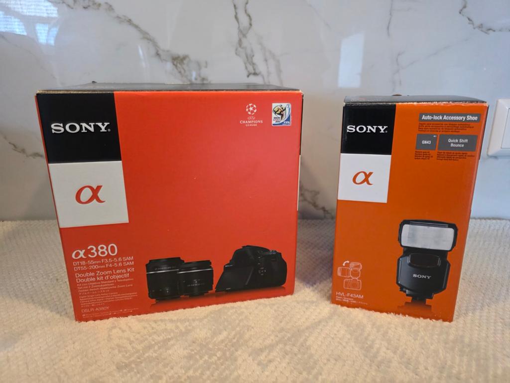 Sony Alpha A380 set compleet met 2 lenzen en flitser, Ophalen of Verzenden, Zo goed als nieuw, Spiegelreflex, 14 Megapixel