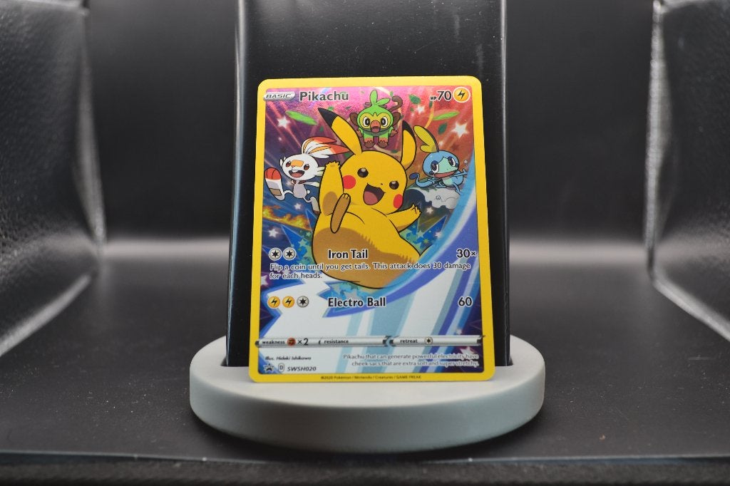 Pikachu SWSH020 Black Star Promo - Pokemon Kaart, Ophalen of Verzenden, Zo goed als nieuw, Losse kaart, Foil