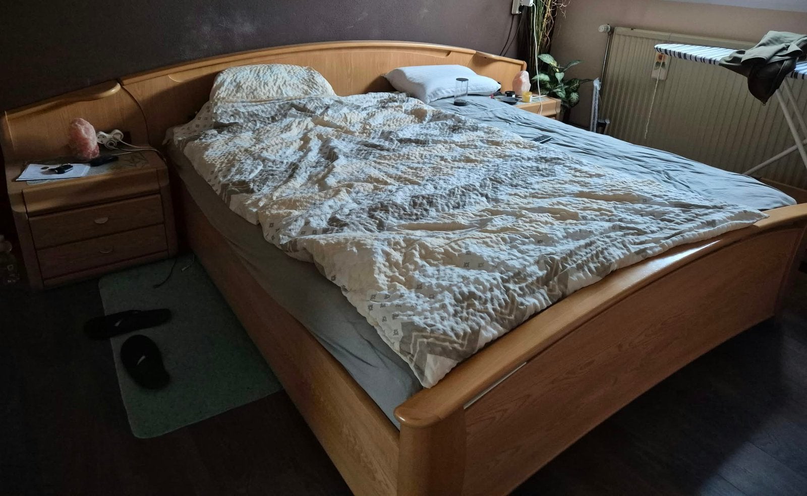 Te koop bed met matras, samen of apart 180x200, Ophalen of Verzenden, Zo goed als nieuw, Tweepersoons