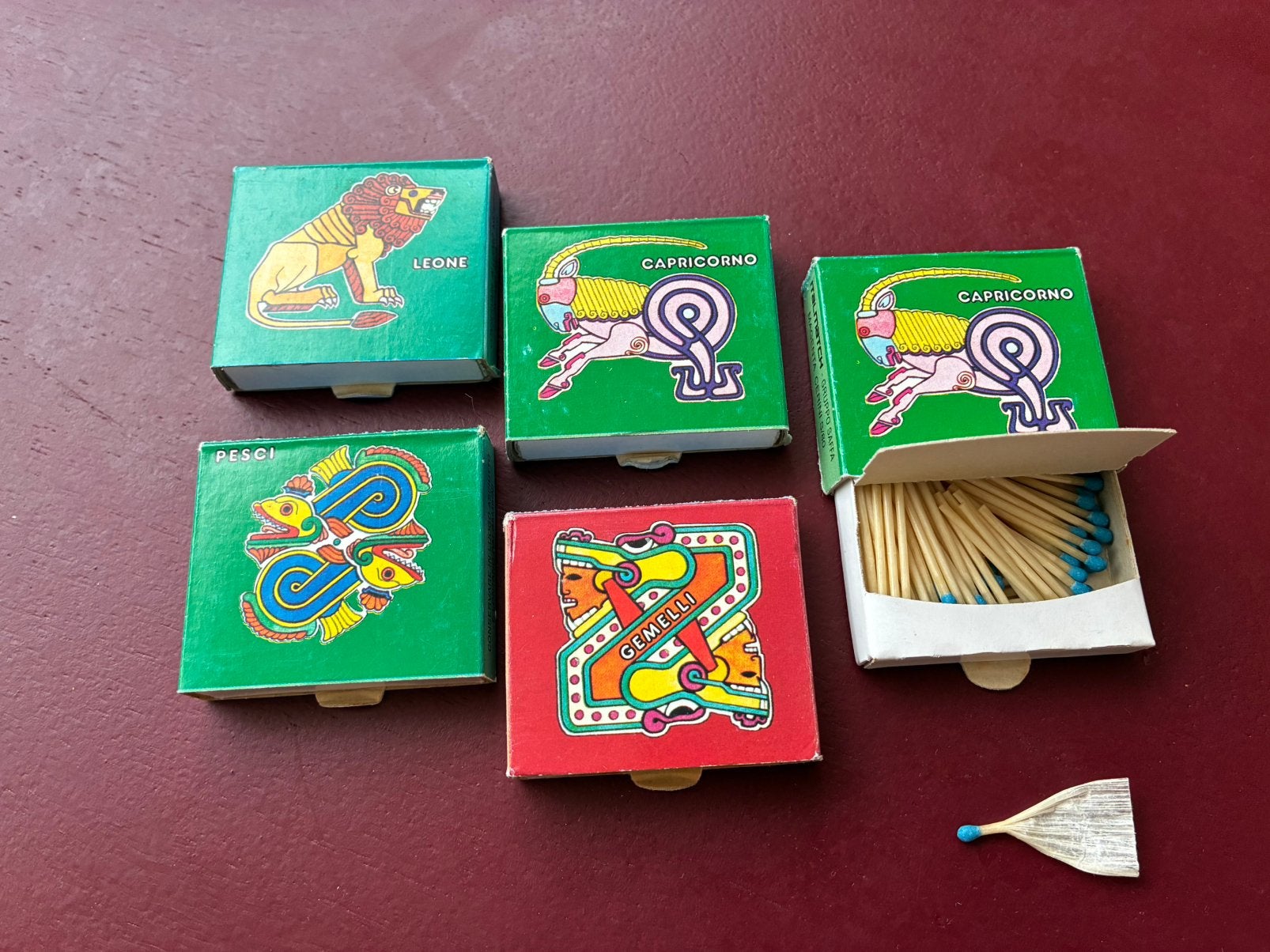 Vintage Italiaanse luciferdoosjes, Verzenden, Zo goed als nieuw, Luciferdoosjes of -merken