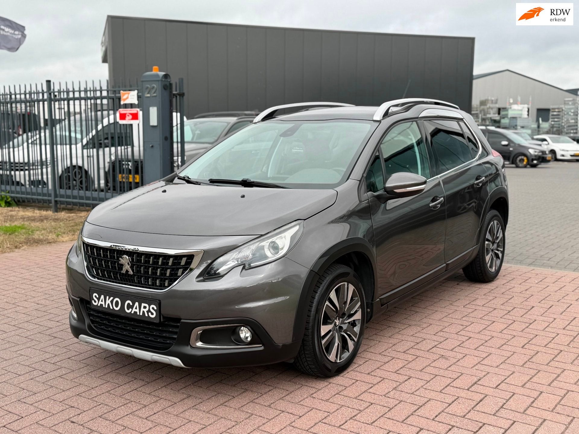 Peugeot 2008 1.2 PureTech Blue Lease Allure 2019 Automaat, 1160 kg, Gebruikt, Zwart, Leder en Stof