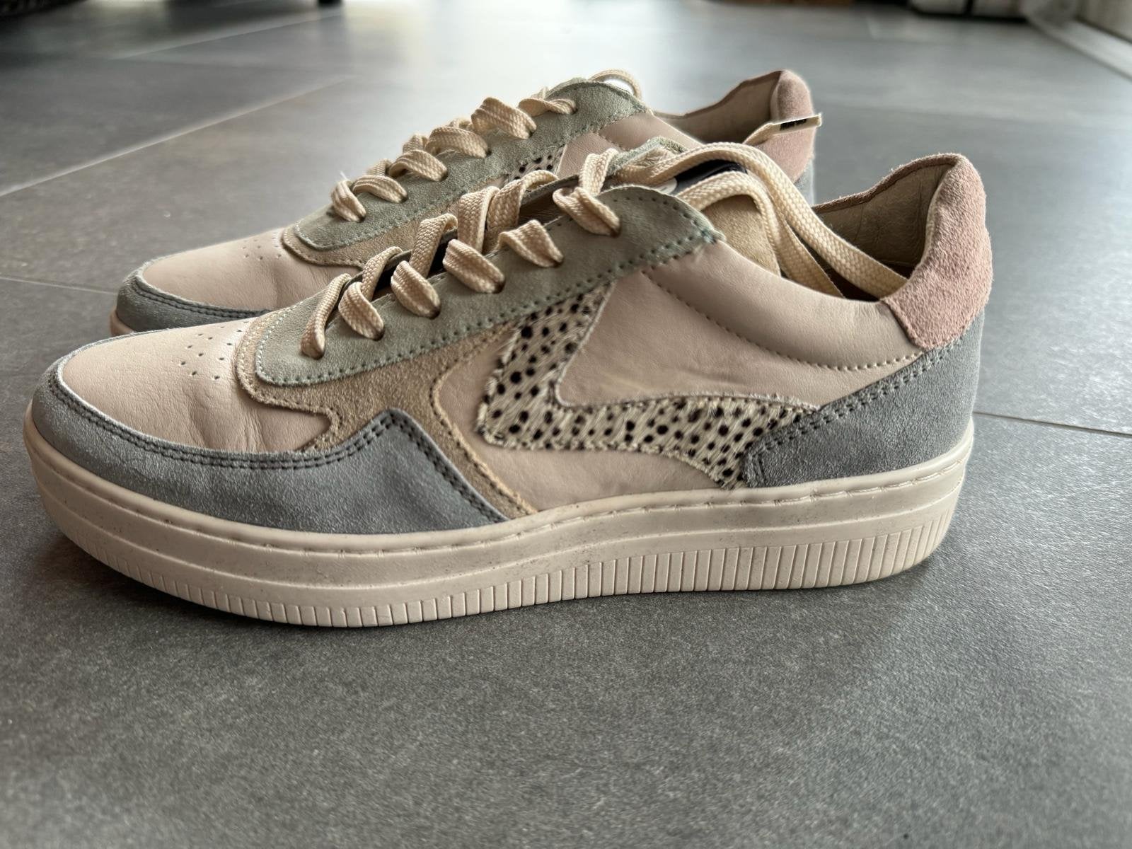 Murati Sneakers maat 38, Ophalen of Verzenden, Zo goed als nieuw, Beige, Sneakers of Gympen