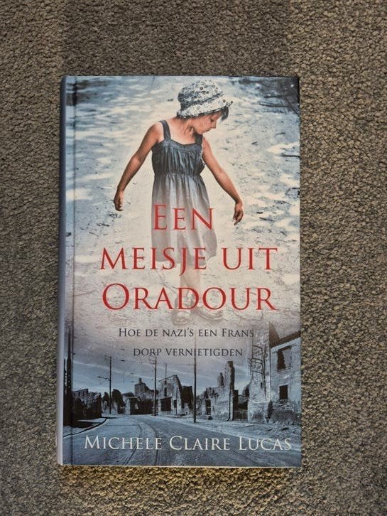 Een Meisje uit Oradour - Michele Claire Lucas, Tweede Wereldoorlog, Michele Claire Lucas, Ophalen of Verzenden, Zo goed als nieuw