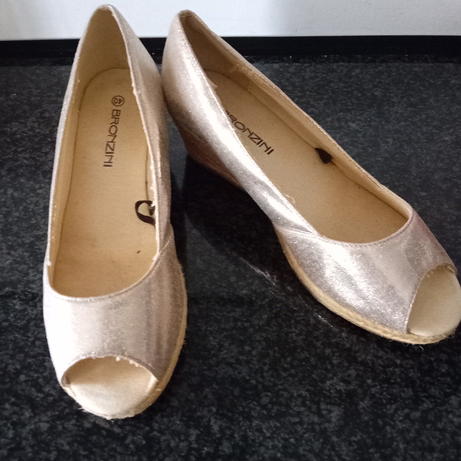 Prachtige gouden schoentjes 40, Kleding | Dames, Verzenden, Zo goed als nieuw, Overige kleuren