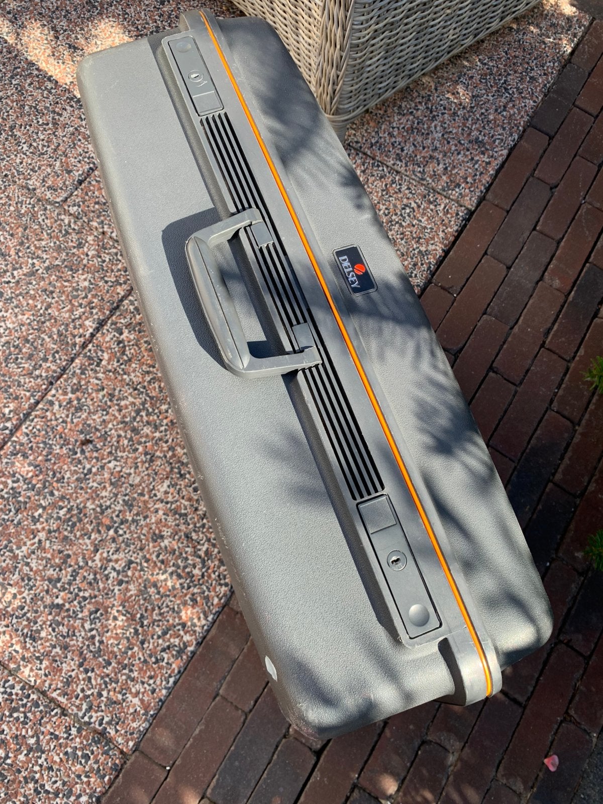 Delsey koffer z.g.a.n. 65 cm donkergrijs, Hard kunststof, Slot, 45 tot 55 cm, Zo goed als nieuw