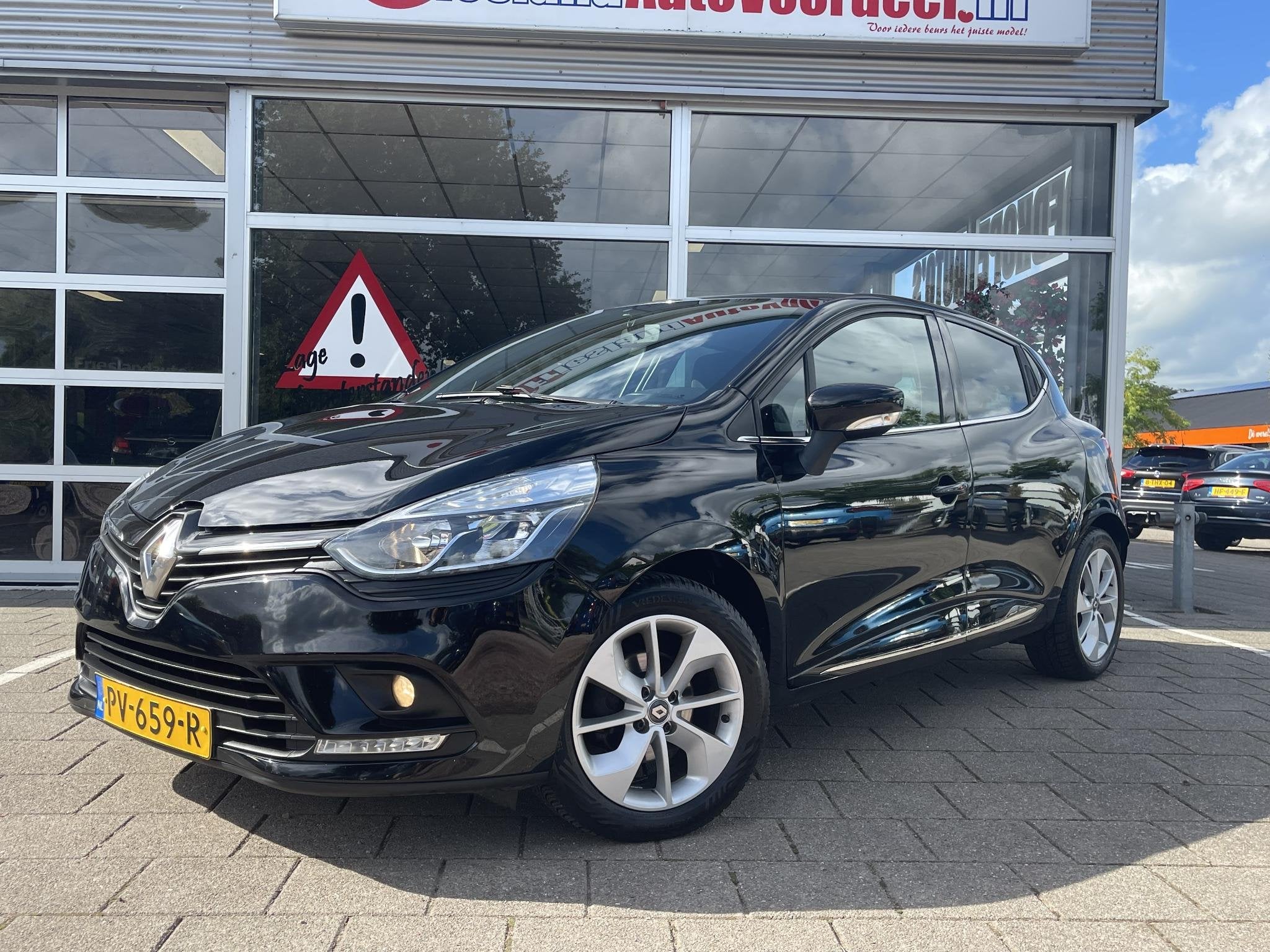 Renault Clio 0.9 TCe Limited /Cruise/Airco/Navi/Onderhoudshi, Voorwielaandrijving, 898 cc, Stof, Gebruikt