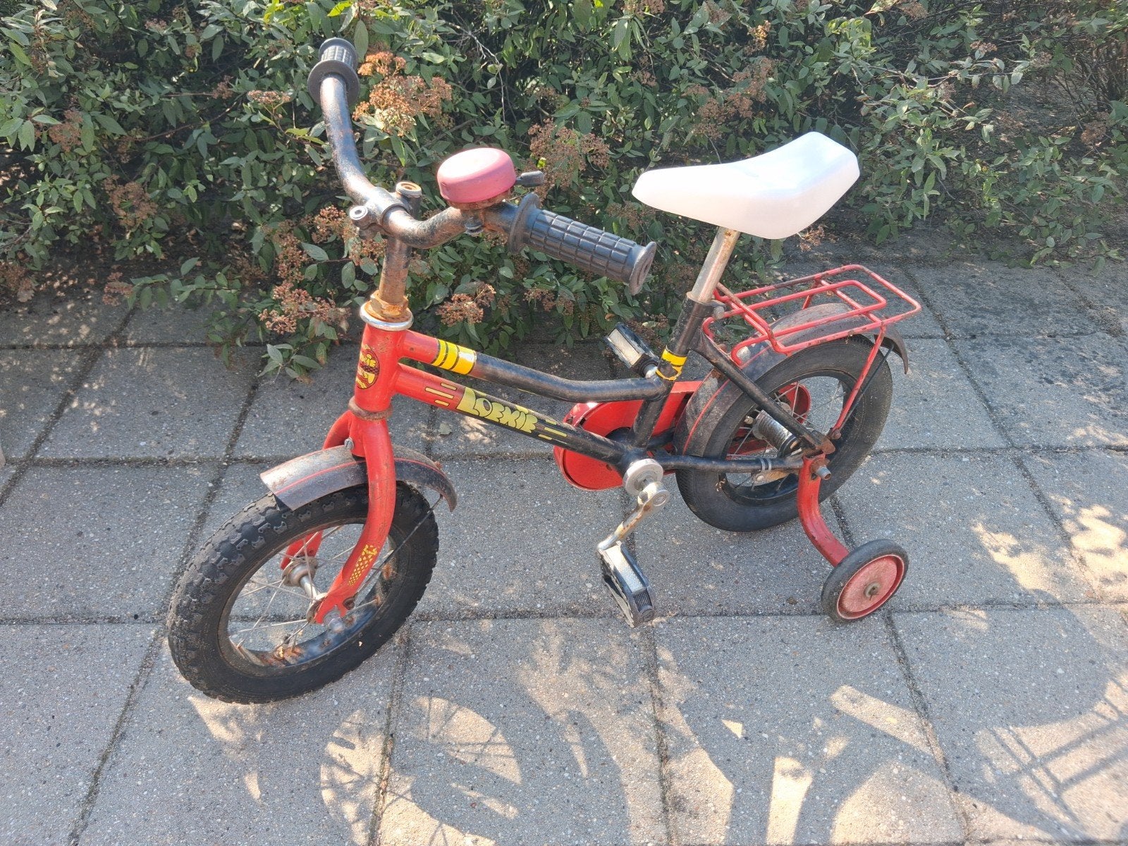 Loekie kinderfiets 12 inch met zijwieltjes, Ophalen, Terugtraprem, Zijwieltjes, Gebruikt