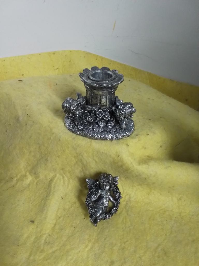 15146) mooie kaarskandelaar met kaars brosch, Ophalen of Verzenden, Overige materialen