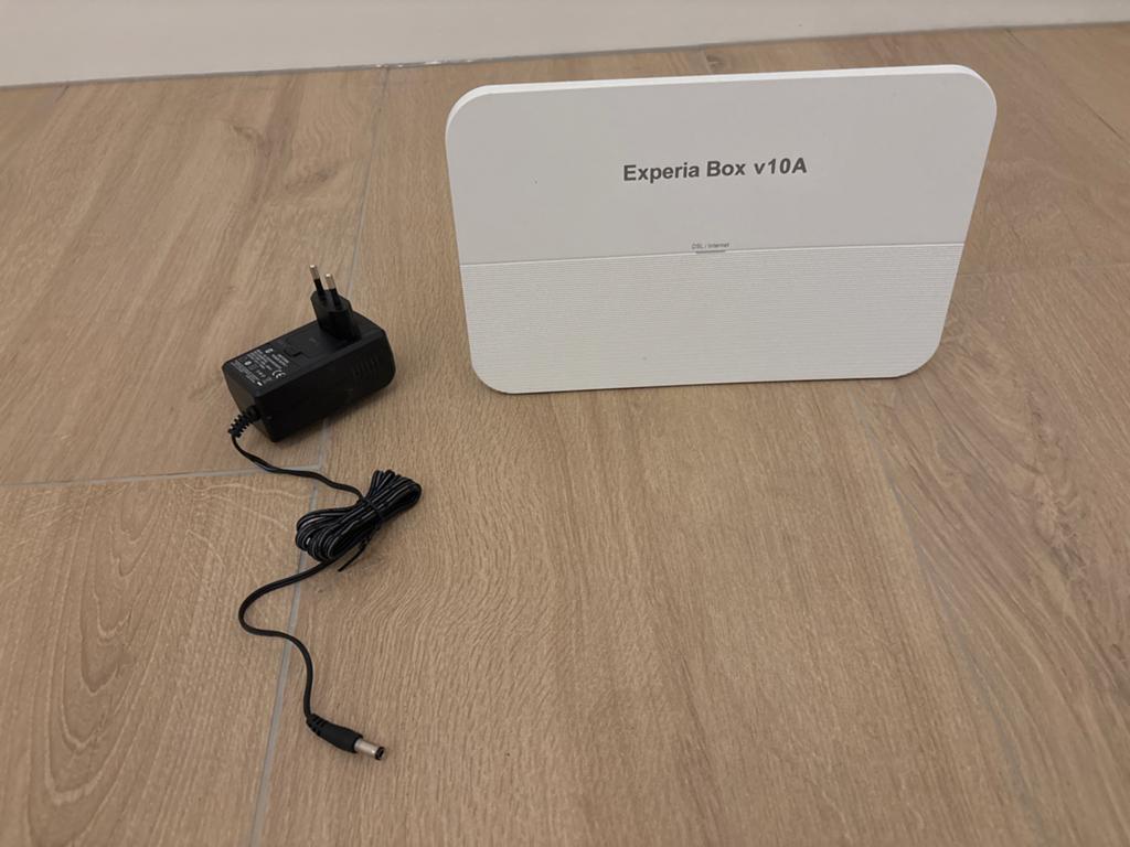 Arcadyan Experia Box v10A Router met modem KPN, Ophalen of Verzenden, Zo goed als nieuw, Router met modem