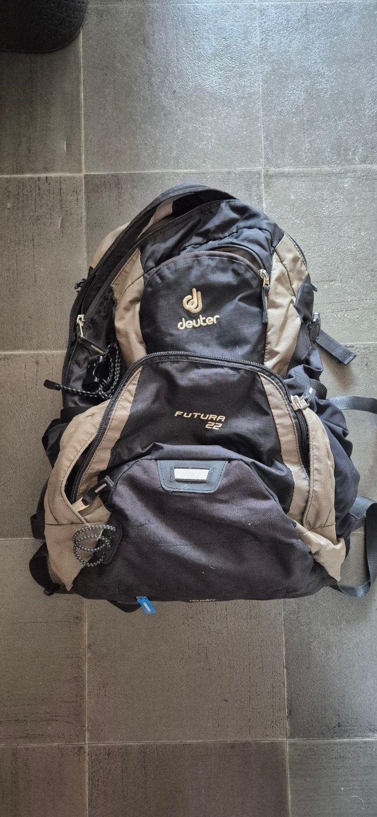 Deuter Futura 22 zwarte rugzak inclusief raincover, Ophalen of Verzenden, Gebruikt, Overige merken