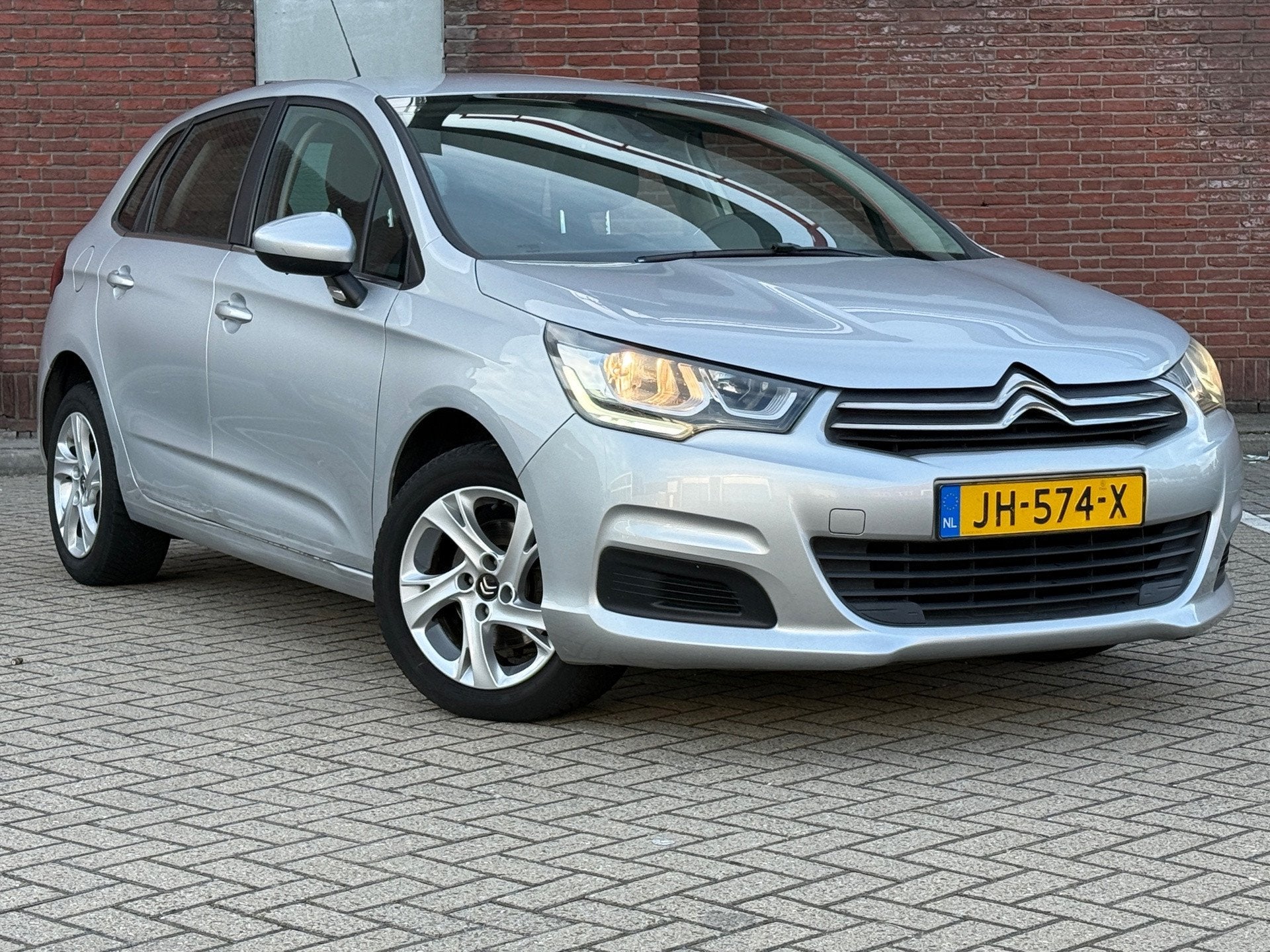 Citroen C4 1.2 PureTech Shine | NAVI | AIRCO | GOED ONDERHOU, Auto's, Euro 6, 1199 cc, Leder en Stof, Bedrijf