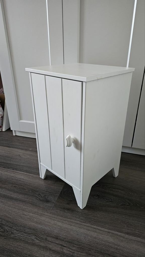 WOOOD Nikki Nachtkastje Wit - Geborsteld Grenen, Ophalen, Minder dan 45 cm, 55 tot 70 cm, Zo goed als nieuw