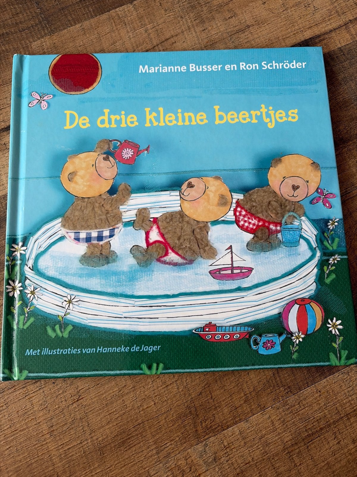 De drie kleine beertjes - Marianne Busser & Ron Schröder, Boeken, Ophalen of Verzenden, Zo goed als nieuw, 2 tot 3 jaar