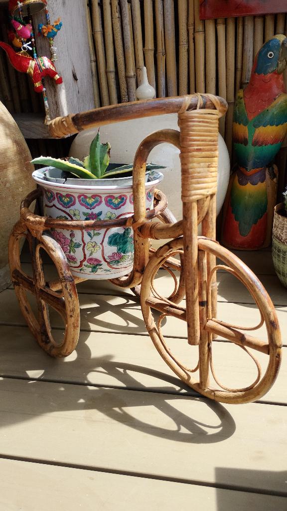 Vintage rotan bamboe planten houder fiets, Tuin en Terras, Bloempotten, Rond, Ophalen of Verzenden, Zo goed als nieuw, Aardewerk