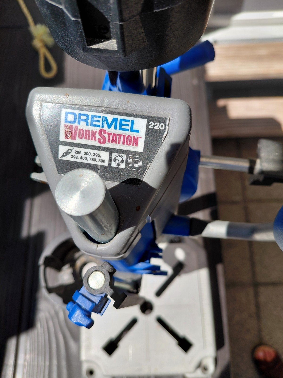 Dremel Workstation 220 Boorstandaard, Ophalen
