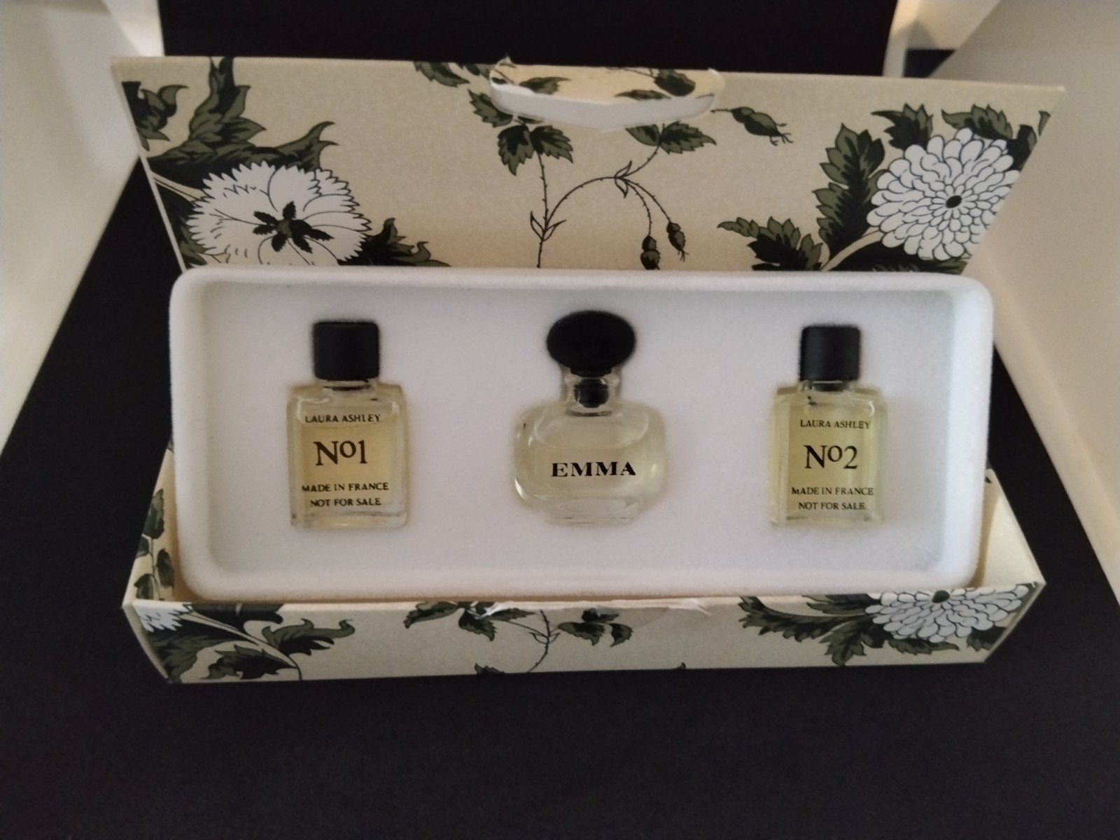 Laura Ashley parfum set - No1, Emma, No2 (miniaturen), Ophalen of Verzenden, Zo goed als nieuw, Miniatuur