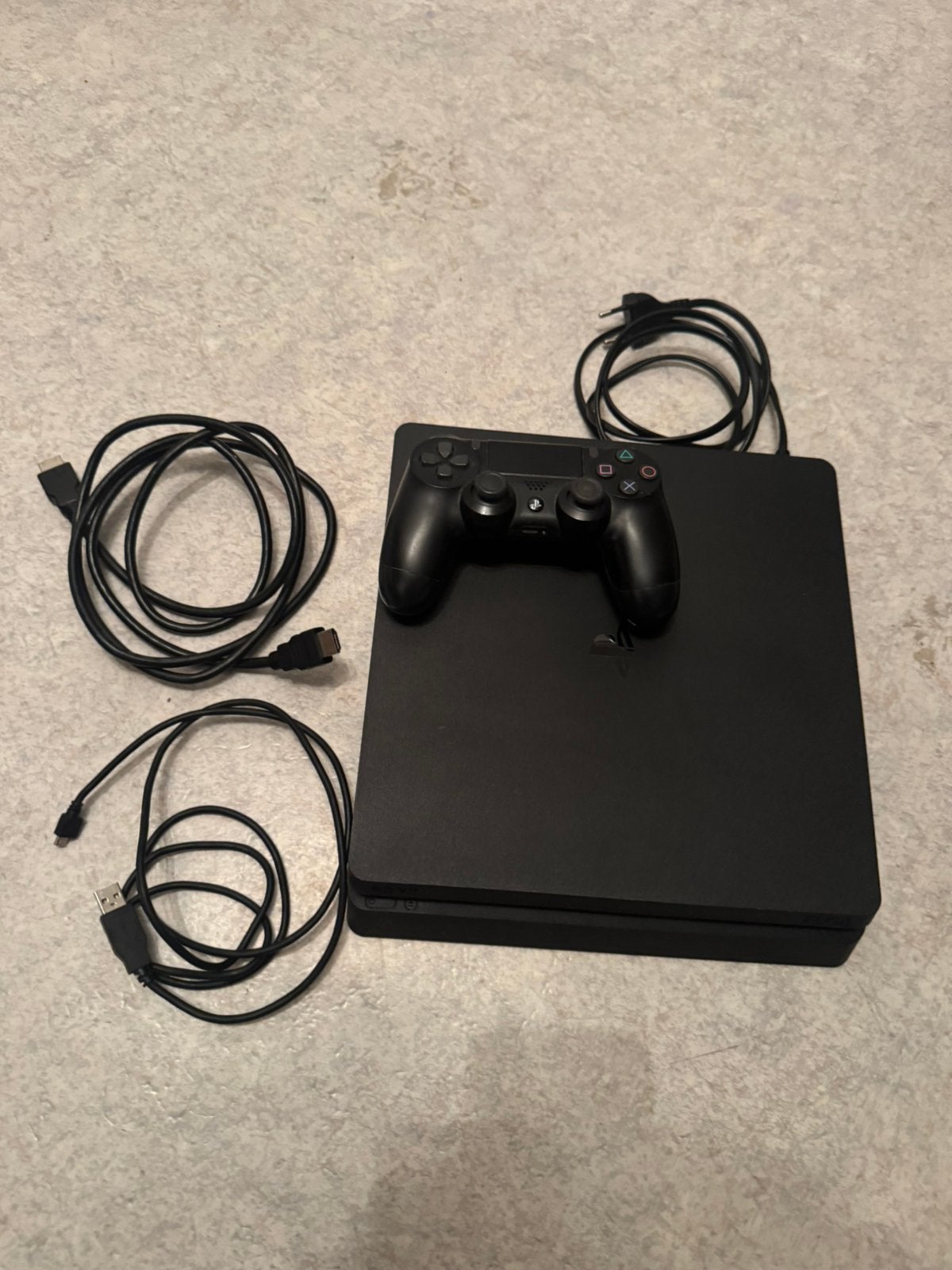Ps4 Slim 1TB console (inclusief 2 games), Met games, Ophalen of Verzenden, Zo goed als nieuw, Met 1 controller