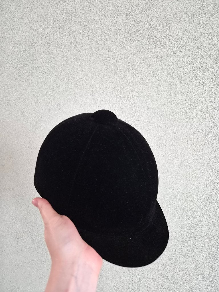 Zwarte cap Harry's Horse maat 55, Dieren en Toebehoren, Gebruikt, Dressuur, Ophalen of Verzenden, Rijhelm/cap