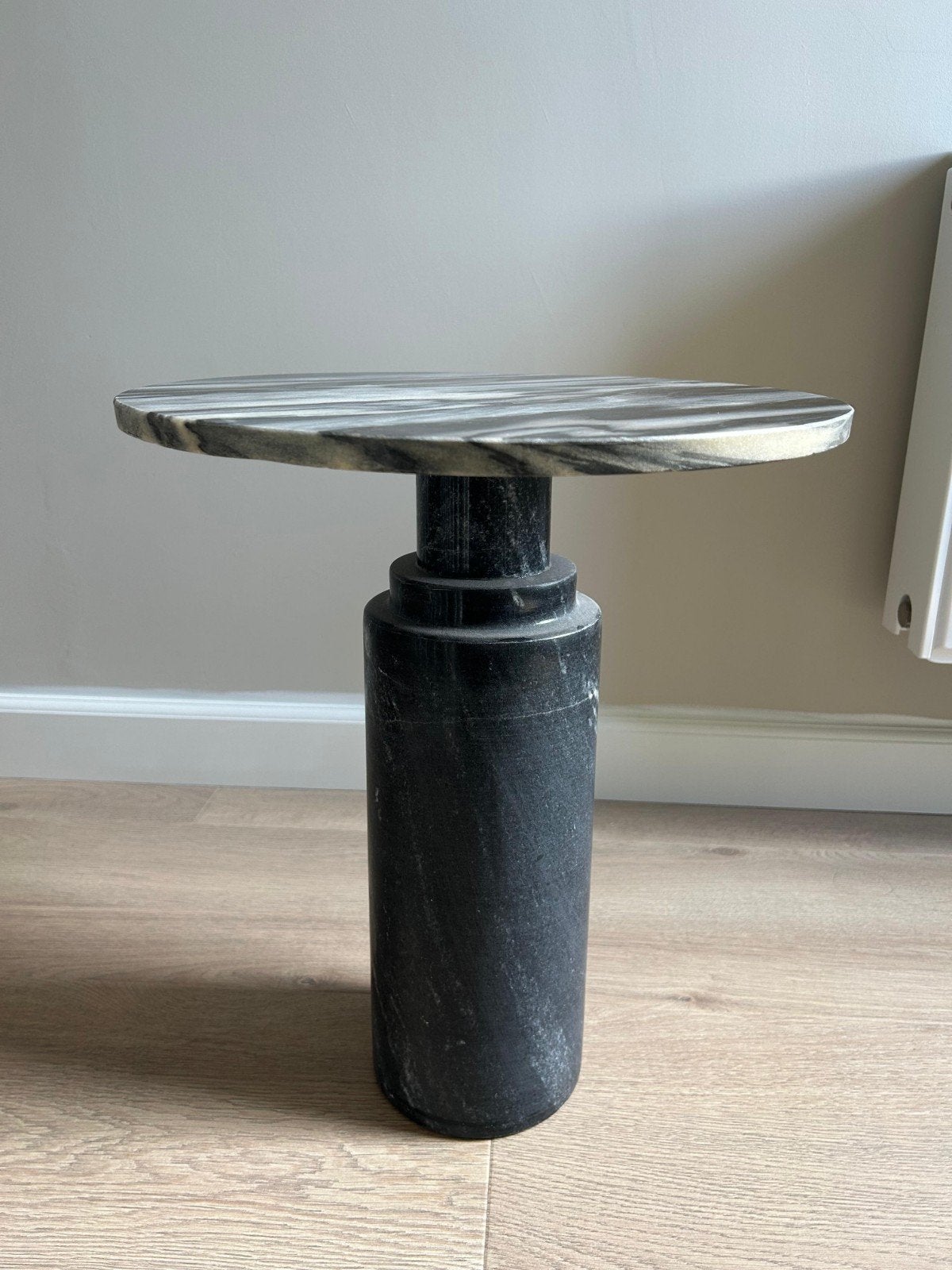 Karwei bijzettafel marmer, Overige materialen, Minder dan 55 cm, Rond, Zo goed als nieuw