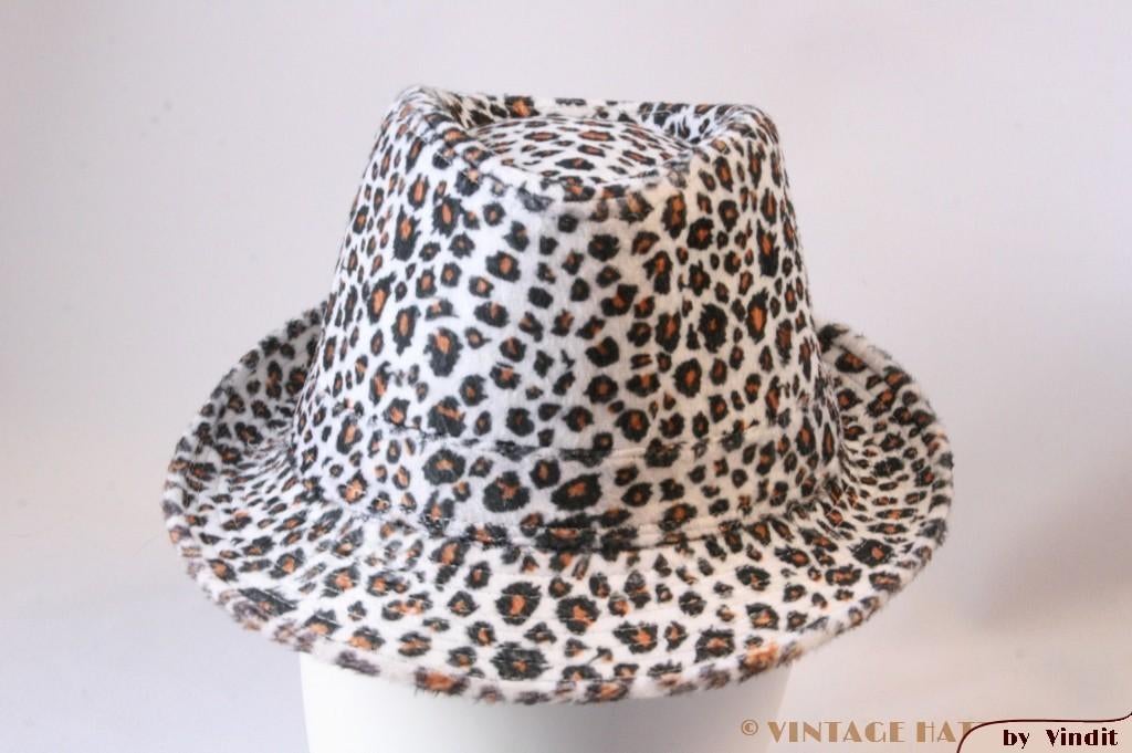Trilby hoed luipaardprint wit-bruin maat 57 Nieuw, Ophalen of Verzenden, Nieuw, 56 of 57 cm (M, 7 of 7⅛ inch), Hoed