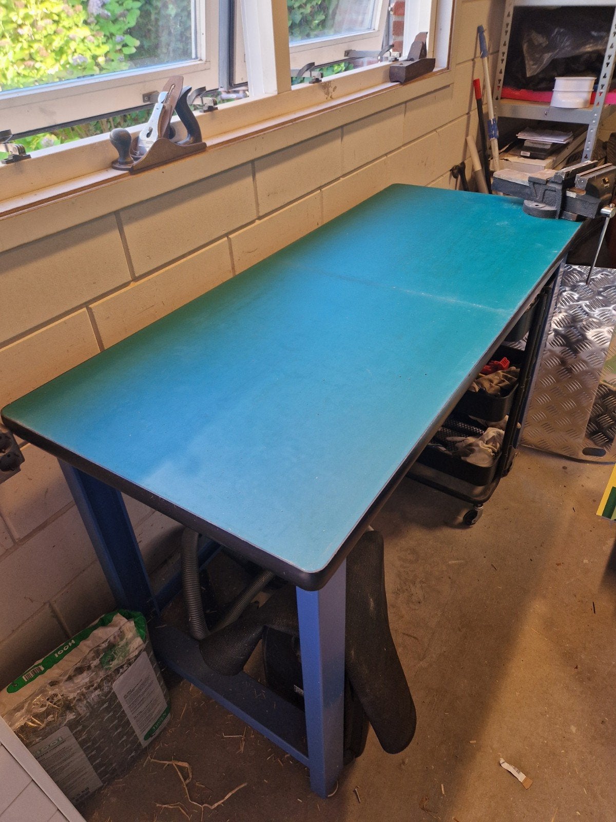 HBM Werkbank met bankschroef ., Doe-het-zelf en Verbouw, Werkbanken, Ophalen, Gebruikt, 120 tot 170 cm, Bankschroef
