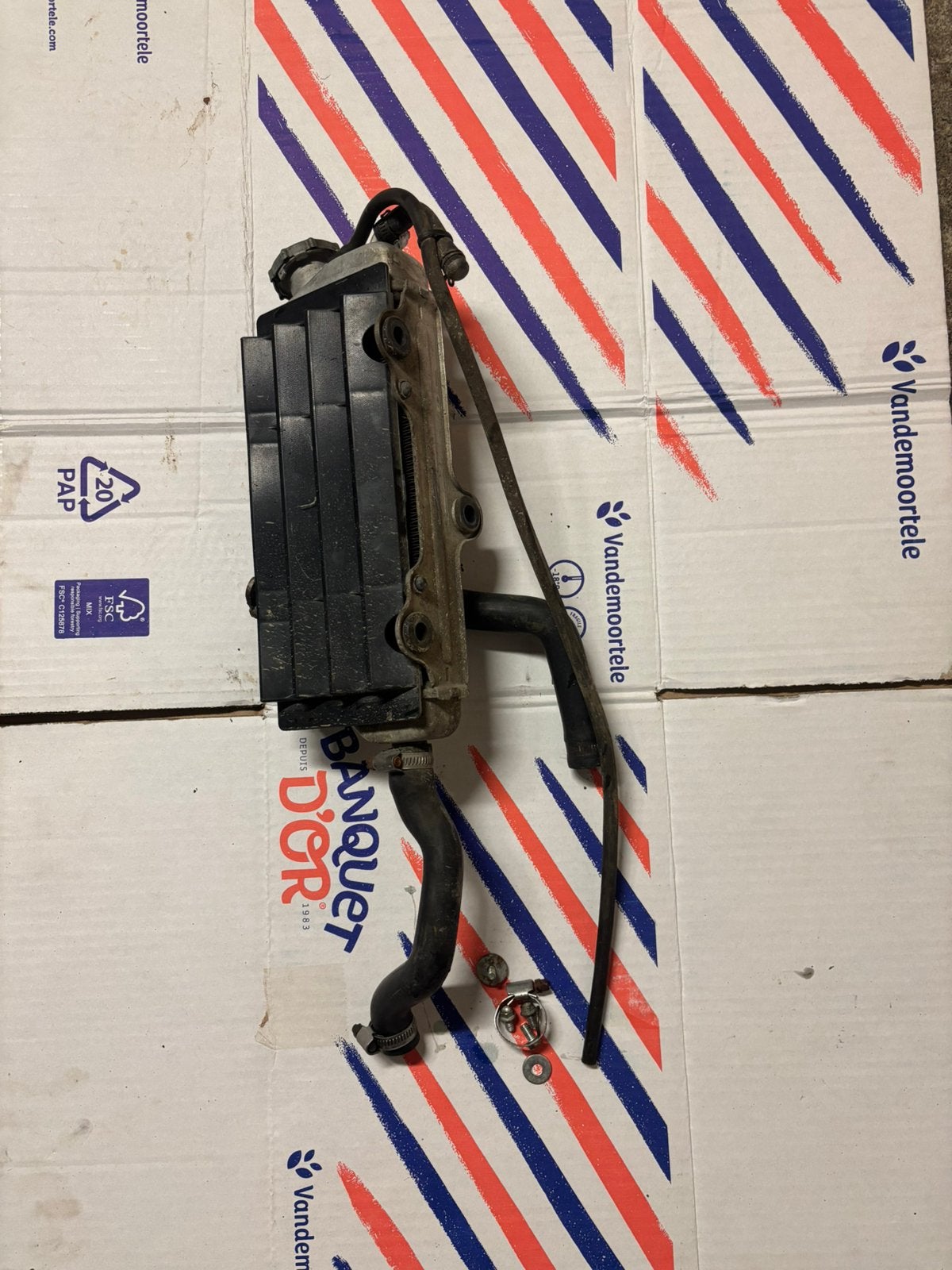 Complete radiator voor honda hm 50 en vent 50., Fietsen en Brommers, Ophalen of Verzenden