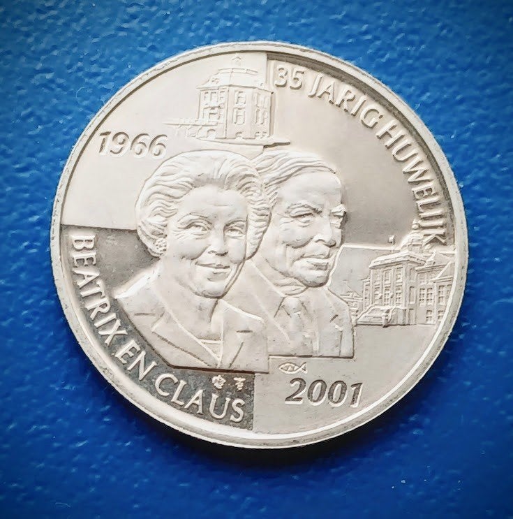 Penning 35 jarig huwelijk Beatrix en Claus - 2001, Verzenden, Overige materialen, Nederland