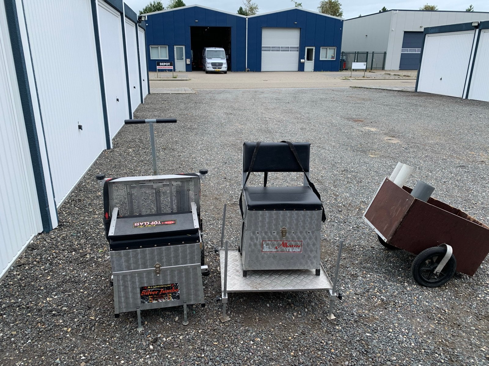 Viskoffers Albatros met viskarretjes en voeremmer, Watersport en Boten, Hengelsport | Algemeen, Ophalen, Gebruikt, Koffer of Tas