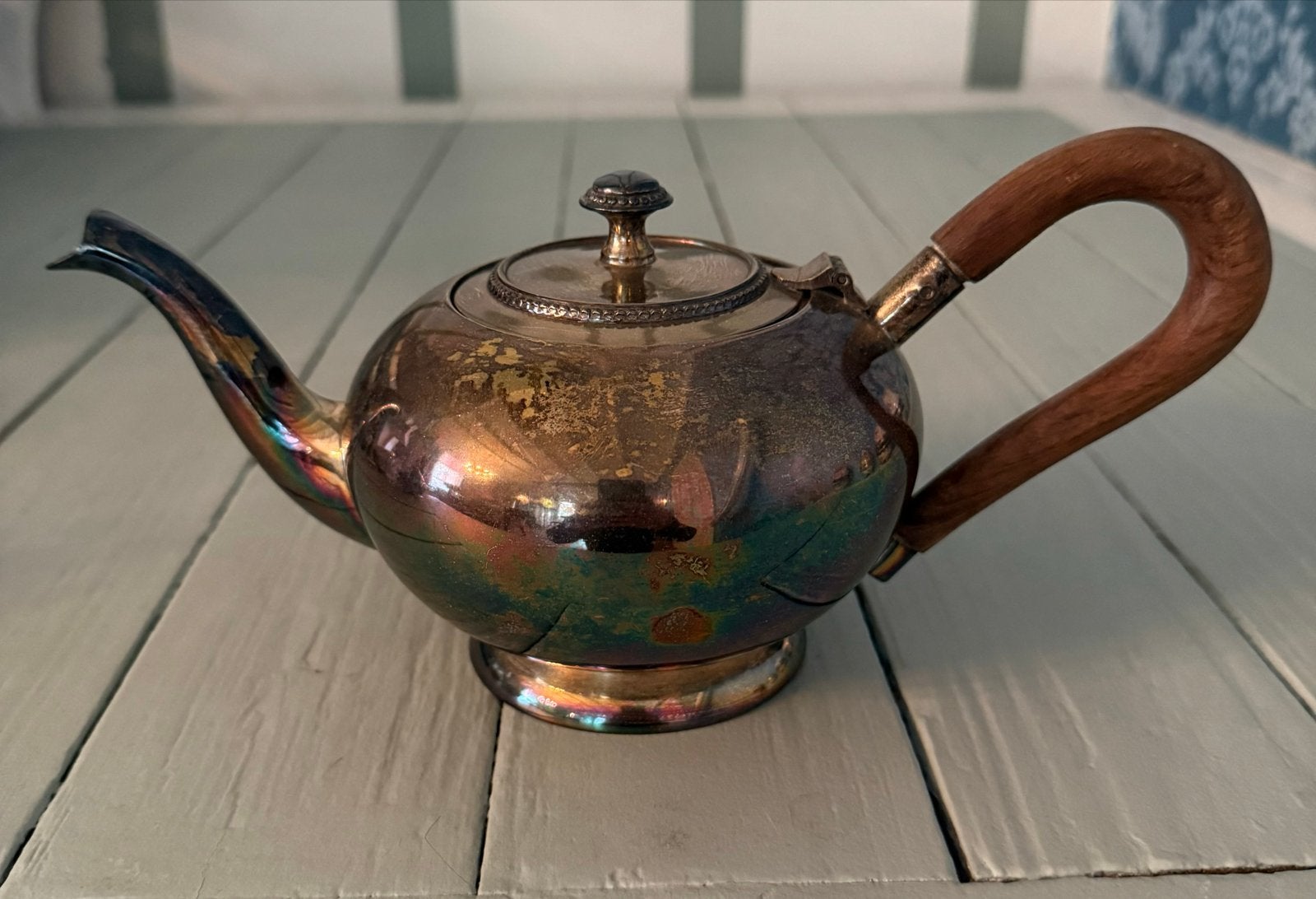 Antieke verzilverde theepot met houten handvat, Ophalen