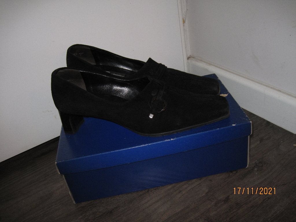 K + S Shoes zwarte suede pumps maat 7 (41), Pumps, Zwart, Ophalen of Verzenden, Zo goed als nieuw