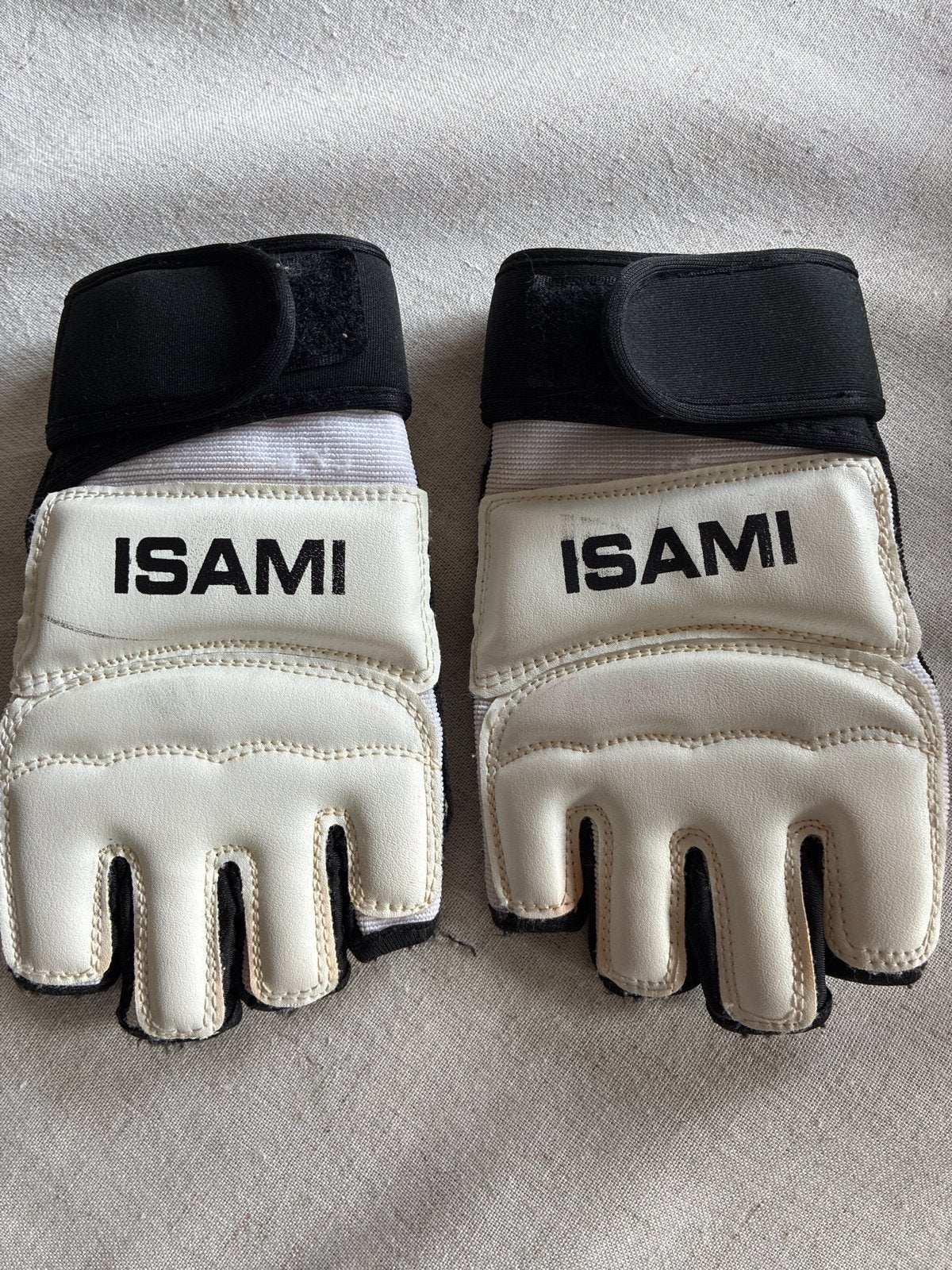 ISAMI Vechtsport Handschoenen - Zo goed als nieuw, Ophalen, Gebruikt, Overige, Vechtsportbescherming