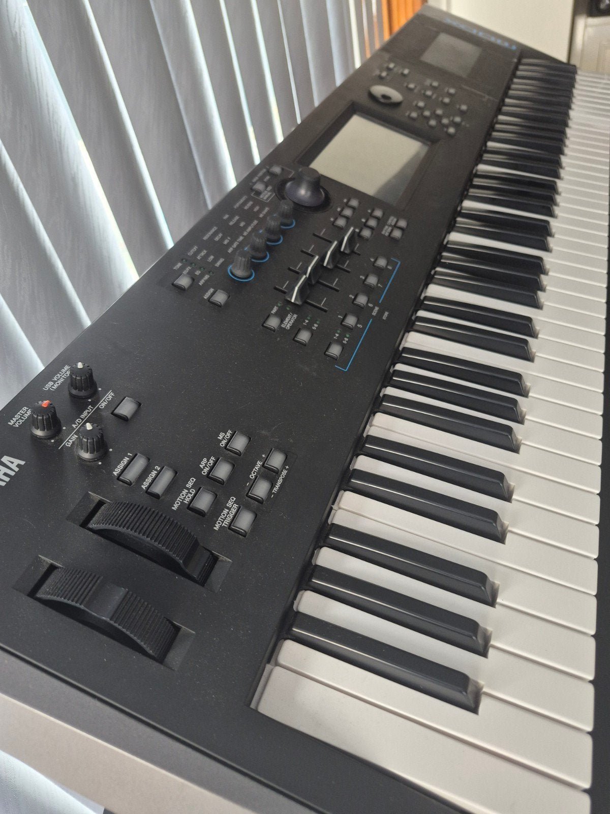 Yamaha MODX7 met accessoires en sounds, Muziek en Instrumenten, Gebruikt, Yamaha, Ophalen of Verzenden, Met midi-aansluiting
