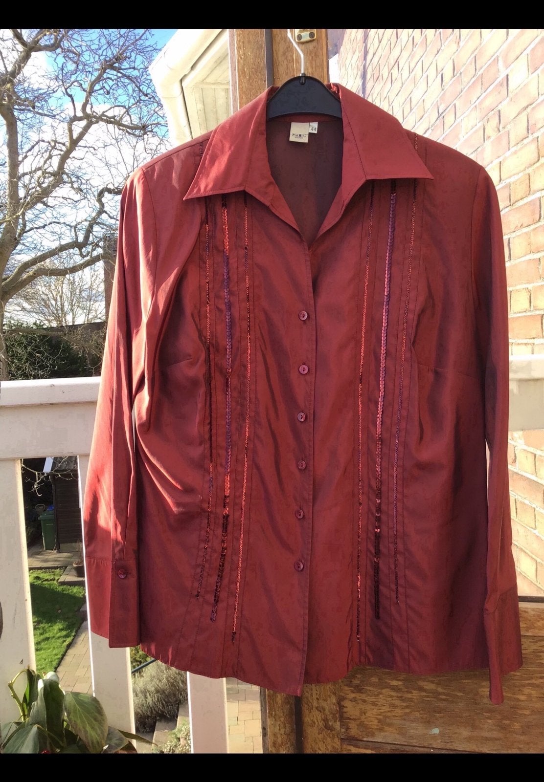 Rode bloes 40% viscose 60% polyester mt 44, pailletten kerst, Kleding | Dames, Blouses en Tunieken, Ophalen of Verzenden, Zo goed als nieuw