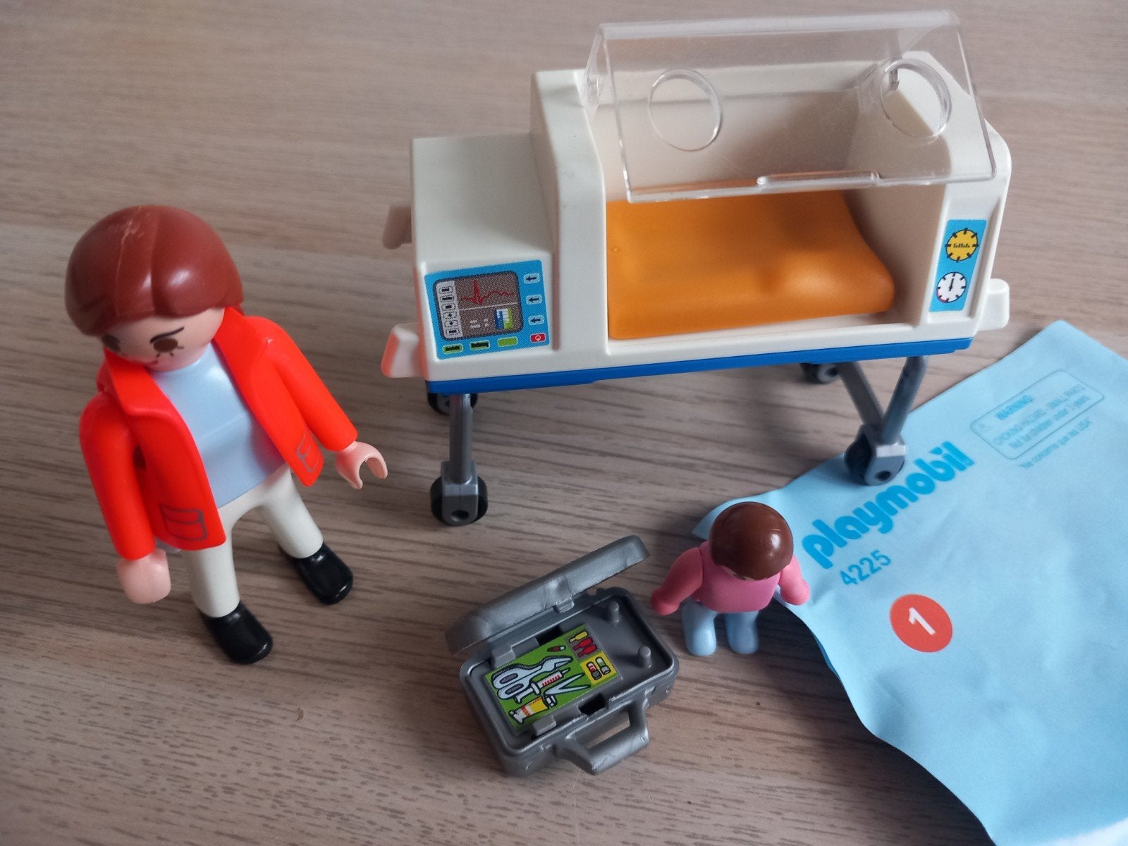 4225 couveuse met baby, Ophalen of Verzenden, Zo goed als nieuw, Complete set