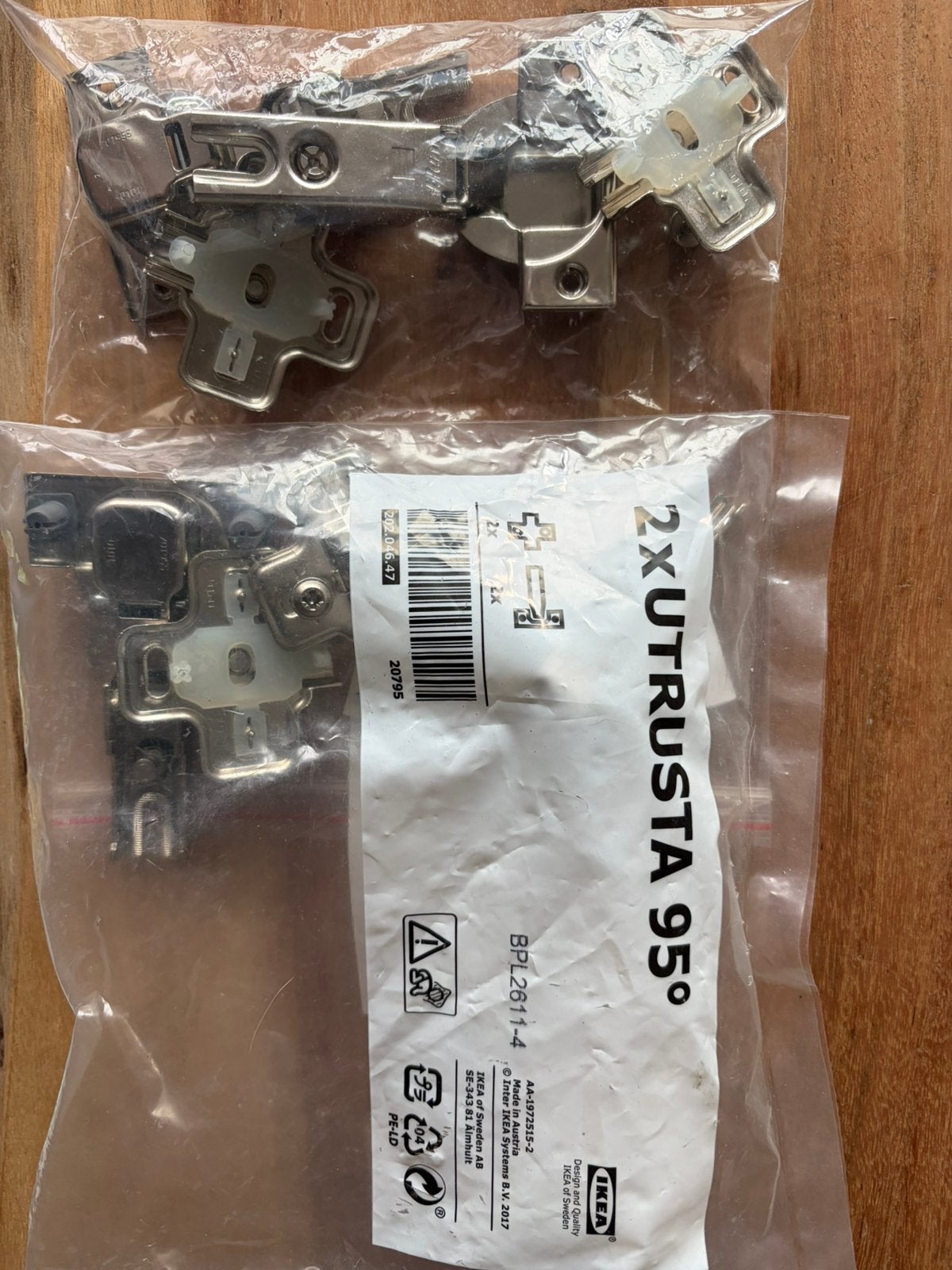 2 sets scharnieren IKEA UTRUSTA, Doe-het-zelf en Verbouw, Hang- en Sluitwerk, Ophalen of Verzenden, Zo goed als nieuw