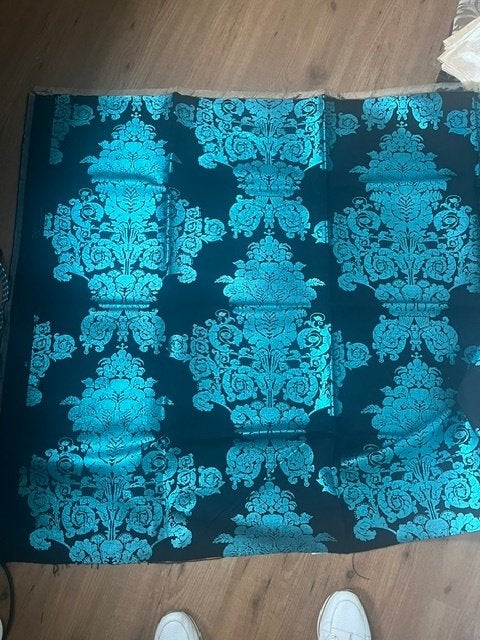 CS58 Pompadour , luxe meubelstof Black/Teal/Lurex, Hobby en Vrije tijd, Stoffen en Lappen, Overige kleuren, Verzenden, 120 cm of meer